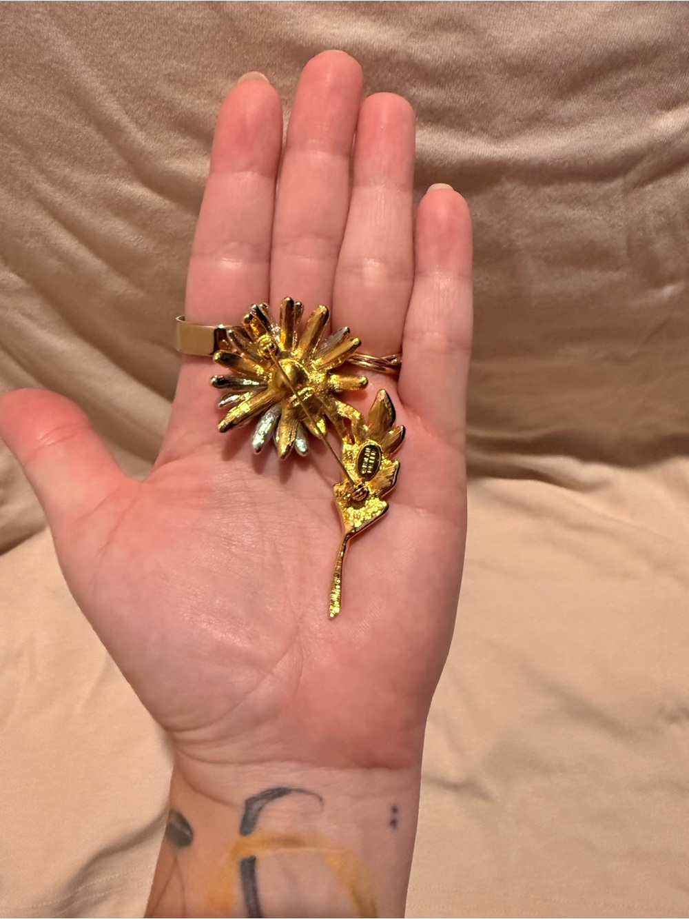 Vintage Nolan Miller- Gold and Silver Crystal Daisy Brooch - Picture 3 of 3
